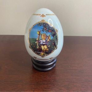 1994 Vintage MJ Hummel Danbury Mint Egg porcelain Collection “Apple Tree Boy”